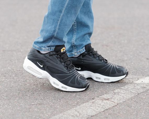 Кросівки Nike Air Max Plus TN Black-White | Зображення 1