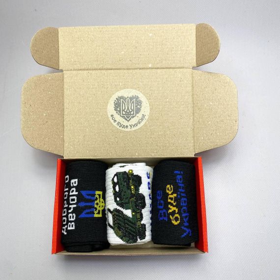 Подарочный набор бокс патриотичных мужских носков в коробке размер 40-45 3 пары разные цвета ч3укр13 | Зображення 3