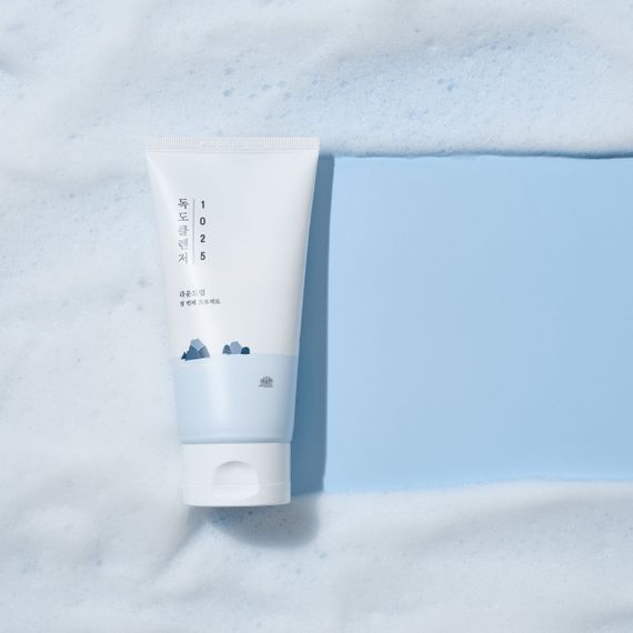 М`яка пінка для очищення шкіри ROUND LAB 1025 Dokdo Cleanser (150 ml) | Зображення 2