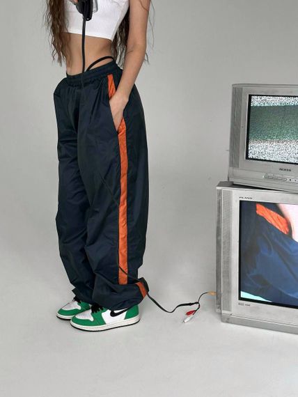 Женские широкие штаны карго из плащевки SH265 цвет черный, размер onesize 42/46 | Зображення 1