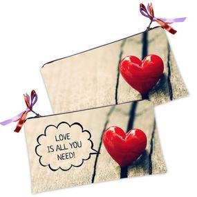 Косметичка женская Love is all you need! 20х12 см (K_LK044)
