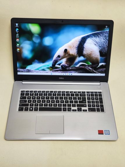 Игровой ноутбук Dell Inspiron 5770 / 17.3" (1920x1080) IPS / Intel Core i7-8550U (4 (8) ядра по 1.8 - 4.0 GHz) / 16 GB DDR4 / 256 GB SSD / AMD Radeon R7 M460, 4 GB GDDR5, 64-bit / WebCam б/у | Зображення 1