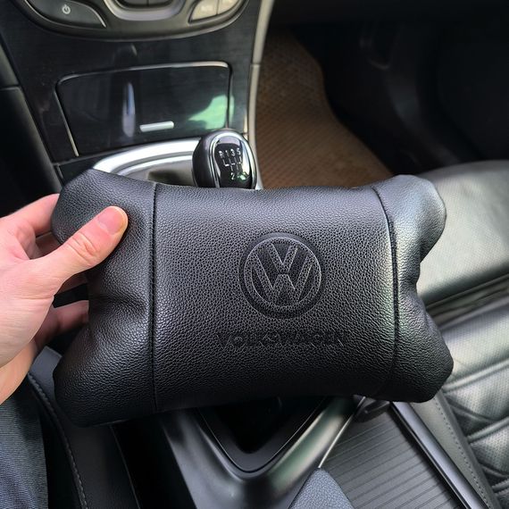Набор кожаных подушек 2шт - Volkswagen на подголовник в машину, Автомобильная подушка | Зображення 3