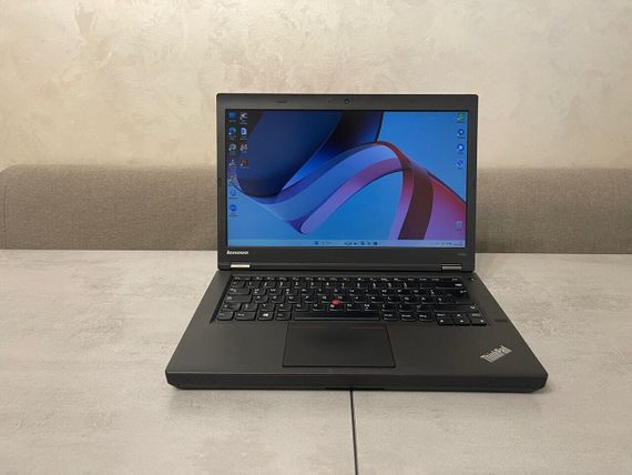 Ноутбук Lenovo ThinkPad T440p / 14" (1600x900) TN / Intel Core i7-4600M (2 (4) ядра по 2.9 - 3.6 GHz) / 16 GB DDR3 / 256 GB SSD / nVidia GeForce GT 730M, 1 GB GDDR3, 128-bit / WebCam / DVD-ROM / Fingerprint б/в + Подарунок Дротова миша / USB | Зображення 1