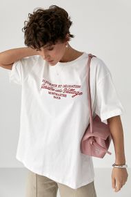 Вільна однотонна футболка з вишитими написами - білий цвет, ONE SIZE (є розміри)