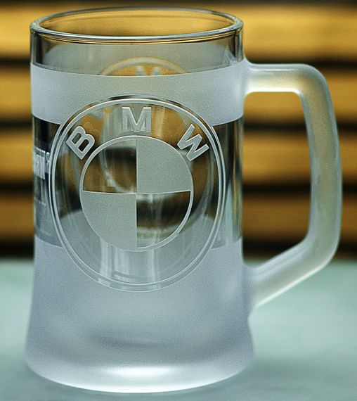 Пивная кружка BMW 670 мл с гравировкой Подарок автолюбителю Бокал с логотипом авто БМВ и легендарный слоган | Зображення 7