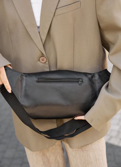 Большая женская кожаная сумка бананка Sambag Tirso Max черная 38×17×6 см (81341101) | Зображення 2