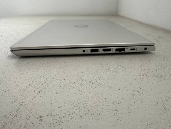 Ультрабук Б-класс HP ProBook 430 G6 / 13.3" (1366x768) TN / Intel Core i3-8145U (2 (4) ядра по 2.1 - 3.9 GHz) / 4 GB DDR3 / 128 GB SSD / Intel UHD Graphics / WebCam / HDMI б/у | Зображення 3