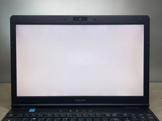 Ноутбук Б-клас Toshiba Tecra A11 / 15.6" (1366x768) TN / Intel Core i3-350M (2 (4) ядра по 2.26 GHz) / 4 GB DDR3 / 120 GB SSD / Intel HD Graphics / WebCam / Без АКБ б/в | Зображення 7