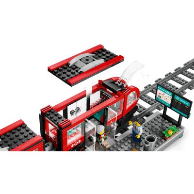 Конструктор LEGO City Трамвай і вокзал у центрі міста 811 деталей (60423) | Зображення 8