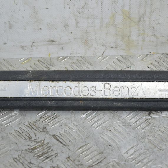 Накладка порога передня права Mercedes W169 W245 2004-2012 Молдинг порога правий Мерседес A1696800074 | Зображення 2