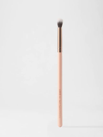 Пензель для макіяжу LUXIE 231 Small Tapered Blending Brush — Rose Gold | Зображення 1