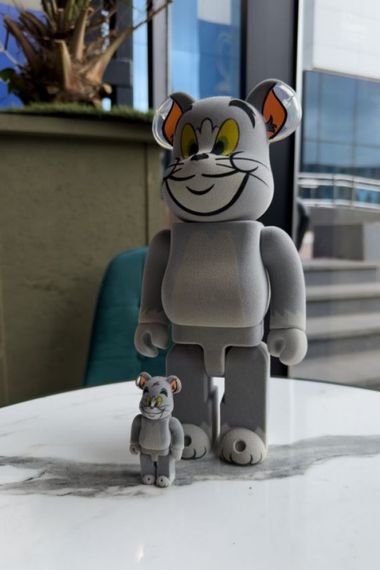 Bearbrick  Tom and Jerry Tom Flocky  дизайнерська статуетка ведмідь Беарбрік 28 см mb027 сіра | Зображення 1