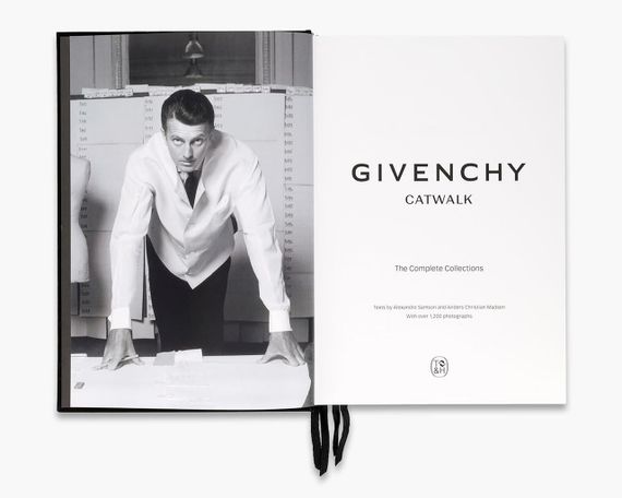 Книга про модні колекції Живанші Givenchy Catwalk: The Complete Collections | Зображення 1