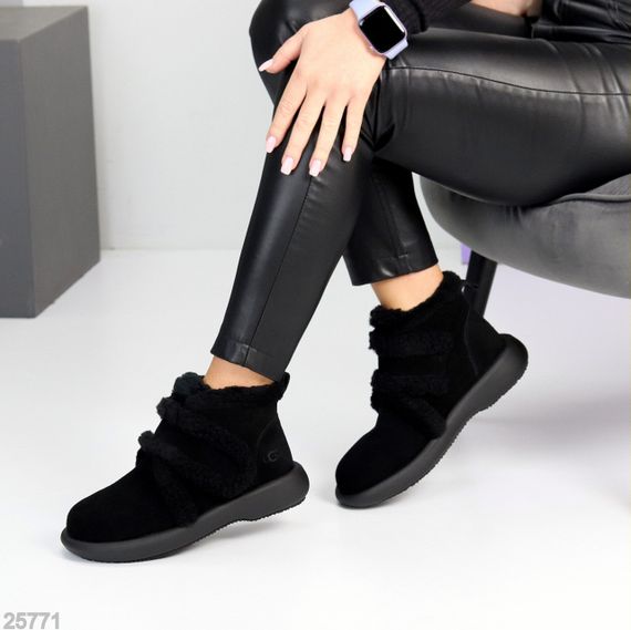 Зручні теплі зимові замшеві чорні черевики на липучці