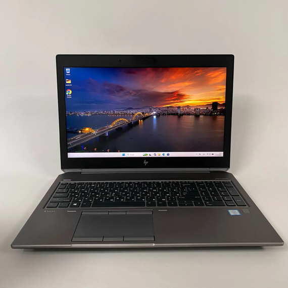 Мобільна робоча станція Б-клас HP ZBook 15 G5 / 15.6" (1920x1080) IPS / Intel Core i7-8850H (6 (12) ядра по 2.6 - 4.3 GHz) / 16 GB DDR4 / 240 GB SSD / nVidia Quadro P1000, 4 GB GDDR5, 256-bit / Fingerprint / HDMI б/в + Подарунок Бездротова миша / USB | Зображення 1