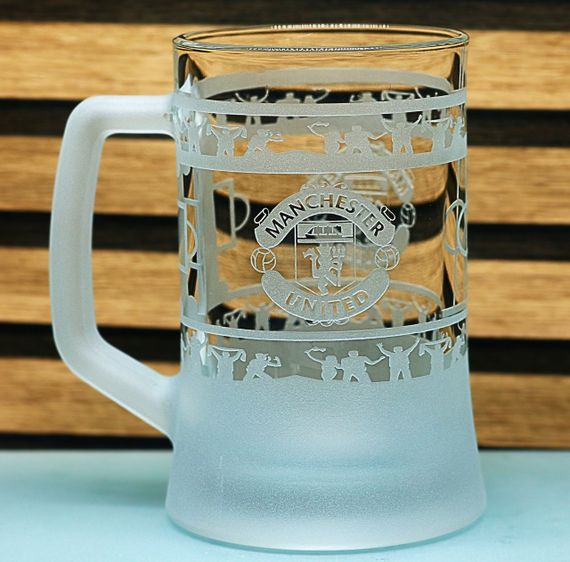Пивний келих 670 мл ФК Манчестер Юнайтед FC Manchester United з гравіюванням подарунок для фаната   кухоль круговий