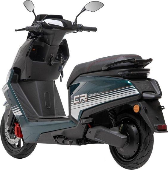 Электроскутер Crosser CR-22 2500W 72V 35Ah Graphene, до 80 км, 65 км/ч, современный городской электроскутер Зелений | Зображення 2