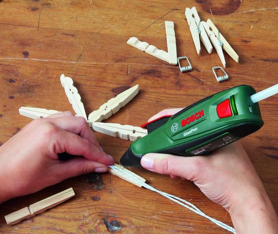 Пистолет клеевой Bosch GluePen аккумуляторный, 3.6 В*1.5 Ач, O стержня 7 мм, 0.14 кг (0.603.2A2.020) | Зображення 3
