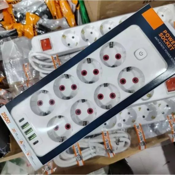 Удлинитель-переноска с 8 розетками и 3 USB-портами 2500W  5 метра