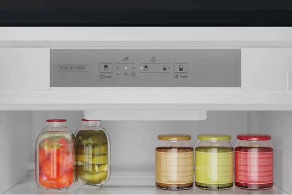 Холодильник Hotpoint вбудований з нижн. мороз. HAC20T321 | Зображення 8