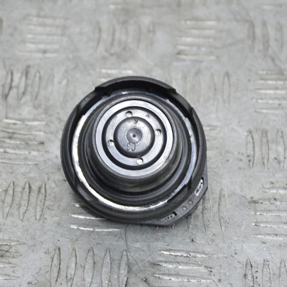 Кришка паливного бака Volkswagen Golf IV 1997-2004 Пробка бензобака Фольксваген Гольф 4 | Зображення 1