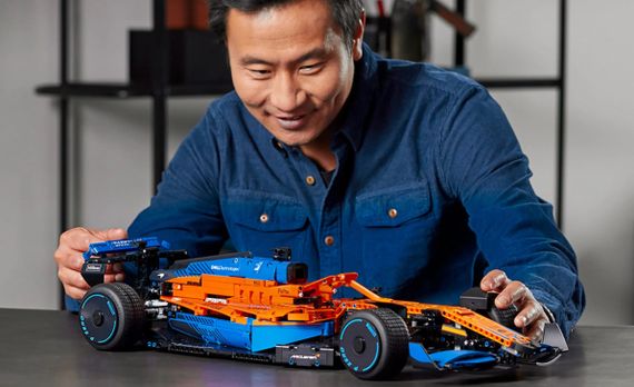 Конструктор LEGO Technic Гоночный автомобиль McLaren Formula 1 42141 | Зображення 2