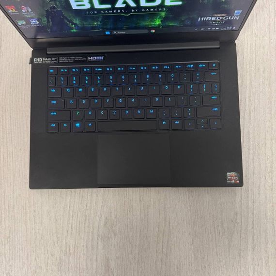 Ігровий ноутбук Б-клас Razer Blade 14 RZ09-0370 / 14" (1920x1080) IPS / AMD Ryzen 9 5900HX (8 (16) ядер по 3.3 - 4.6 GHz) / 16 GB DDR4 / 512 GB SSD / nVidia GeForce RTX 3060, 6 GB GDDR6, 192-bit / WebCam б/в | Зображення 2