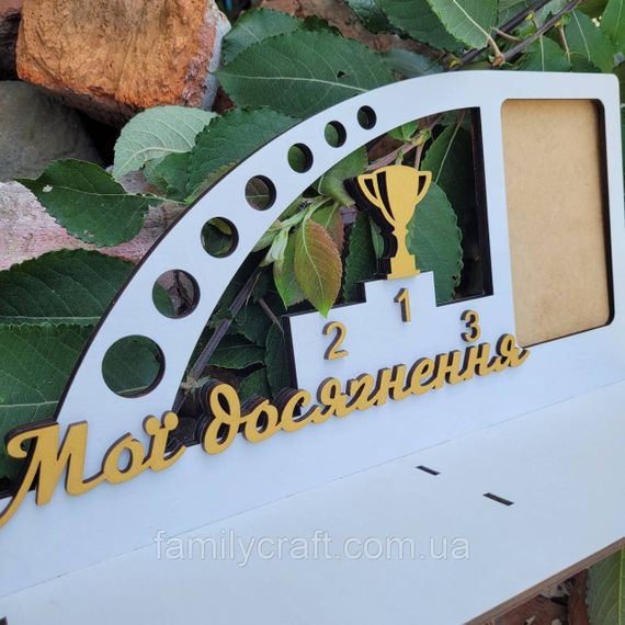 Медальница с фоторамкой и полкой для кубков Деревянный держатель для медалей Органайзер для наград | Зображення 3