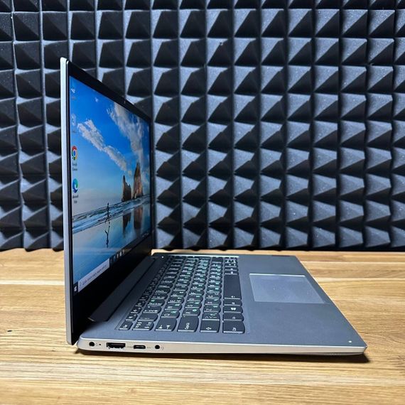 Ультрабук Б-клас Lenovo IdeaPad S340-14API / 14" (1920x1080) IPS / AMD Ryzen 7 3700U (4 (8) ядра по 2.3 - 4.0 GHz) / 8 GB DDR4 / 128 GB SSD / AMD Radeon RX Vega 10 Graphics / WebCam б/в | Зображення 4