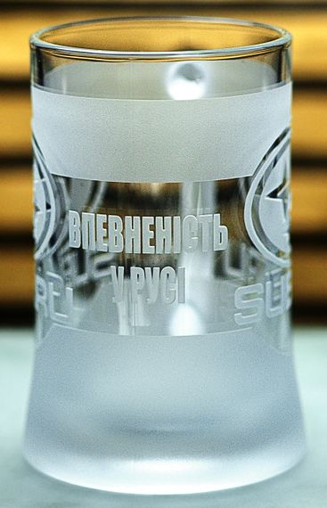 Пивний кухоль Subaru Субару 670 мл з гравіюванням Подарунок автолюбителю  Келих з логотипом авто та легендарний слоган | Зображення 4