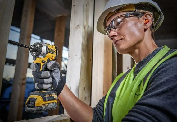 Шурупокрут акумуляторний ударний DeWalt з АКБ та ЗП DCF850E2T | Зображення 1