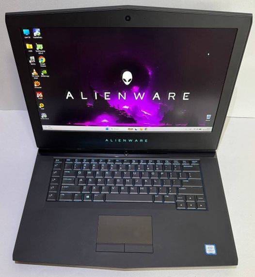 Игровой ноутбук Dell Alienware 15 R4 / 15.6" (1920x1080) IPS / Intel Core i7-8750H (6 (12) ядра по 2.2 - 4.1 GHz) / 16 GB DDR4 / 256 GB SSD + 500 GB HDD / nVidia GeForce GTX 1060, 6 GB GDDR5, 192-bit / WebCam б/у | Зображення 1