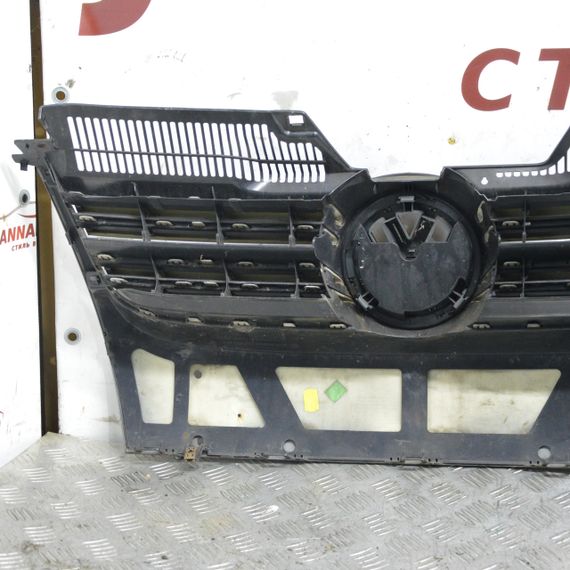 Решітка радіатора Volkswagen Golf V Jetta 2003-2009 Решітка переднього бампера Фольксваген Гольф 5 1K5853653 | Зображення 4