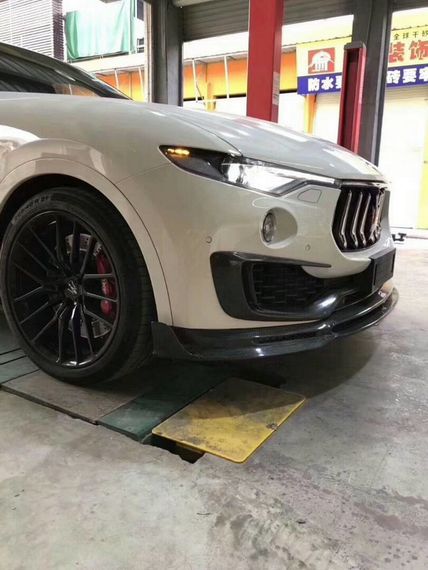Комплект обвісів Mansoru (натуральний карбон) для Maserati Levante | Зображення 1