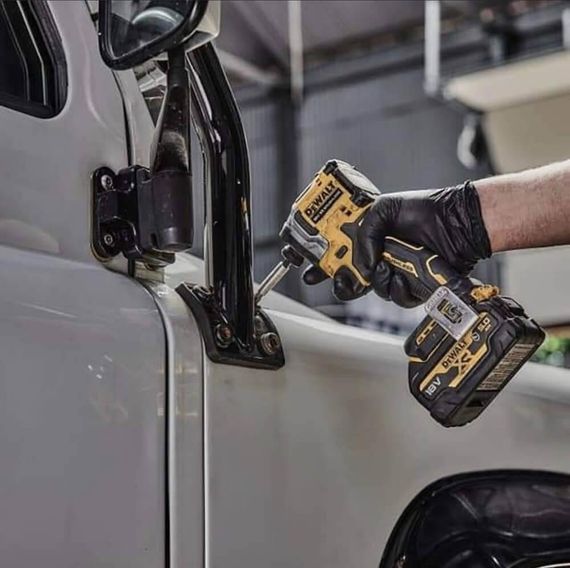 Шуруповерт ударный аккумуляторный бесщёточный 206Нм DeWALT DCF850NT | Зображення 4