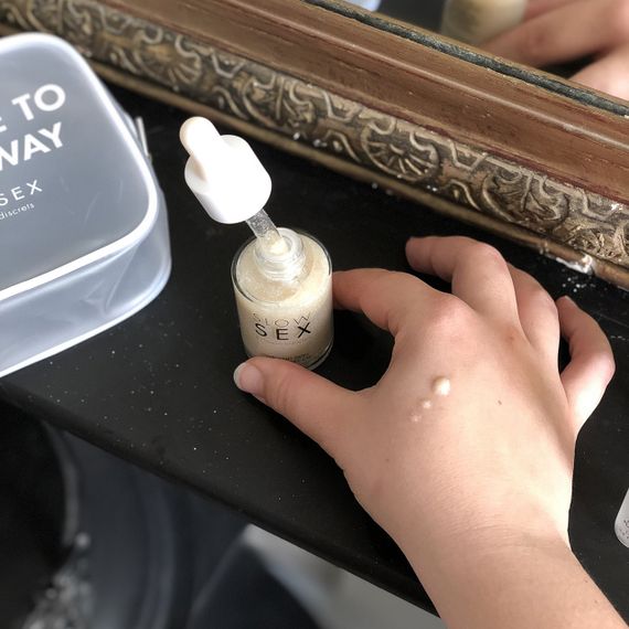 Сухое масло для тела и волос Slow Sex by Bijoux Indiscrets с мерцающими частичками sexstyle | Зображення 6