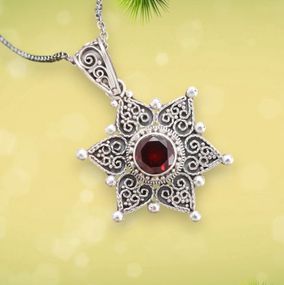 Кулон на цепочке в виде звезды или цветка, ретро стиль, красный камень, узоры, 4 см, цепочка 50 см