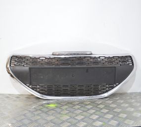 Решітка радіатора Peugeot 208 2012-2015 дорестайл Решітка переднього бампера Пежо 208 9672794377