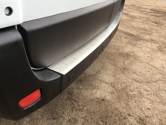 Накладка на задний бампер (нерж) для Renault Master 2011↗ гг. | Зображення 4