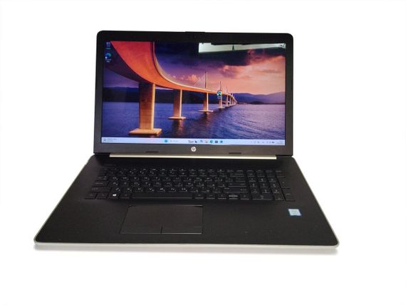 Ноутбук Б-класс HP Pavilion 17 by0063cl / 17.3" (1600x900) TN Touch / Intel Core i7-8550U (4 (8) ядра по 1.8 - 4.0 GHz) / 16 GB DDR4 / 256 GB SSD NVMe / Intel UHD Graphics 620 / WebCam б/у | Зображення 1