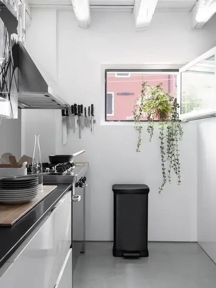 Контейнер для мусора с педалью Curver (Курвер) Deco bin 50 л (02162-01) Черный | Зображення 9