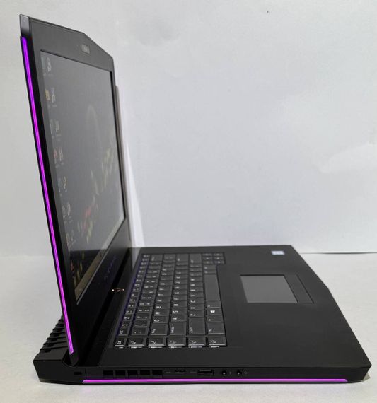 Ігровий ноутбук Dell Alienware 15 R3 / 15.6" (1920x1080) IPS / Intel Core i7-7700HQ (4 (8) ядра по 2.8 - 3.8 GHz) / 16 GB DDR4 / 256 GB SSD + 1000 GB HDD / nVidia GeForce GTX 1070, 8 GB GDDR5, 256-bit / WebCam б/в | Зображення 5