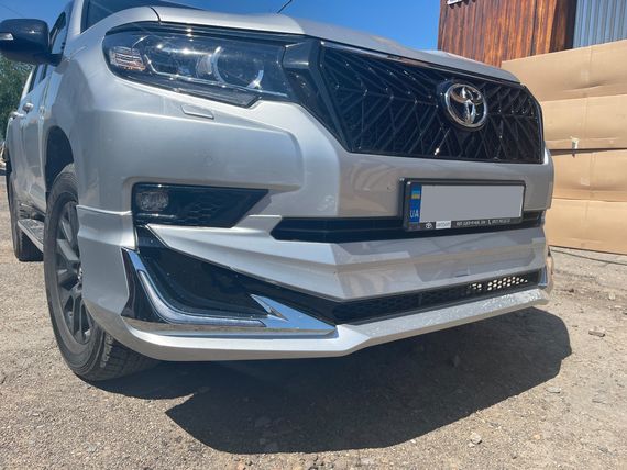 Накладки на передній і задній бампер Modelista V3-LED (2017-) Чорний колір для Toyota Land Cruiser Prado 150 | Зображення 1