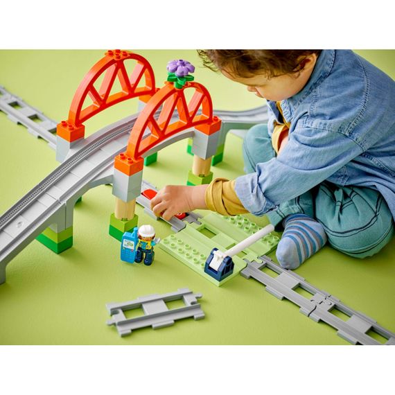 Конструктор LEGO DUPLO Town Додатковий набір. Залізничний міст і колії (10426) | Зображення 5