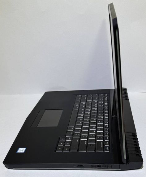 Ігровий ноутбук Dell Alienware 15 R3 / 15.6" (1920x1080) IPS / Intel Core i7-7700HQ (4 (8) ядра по 2.8 - 3.8 GHz) / 16 GB DDR4 / 256 GB SSD + 1000 GB HDD / nVidia GeForce GTX 1070, 8 GB GDDR5, 256-bit / WebCam б/в | Зображення 5