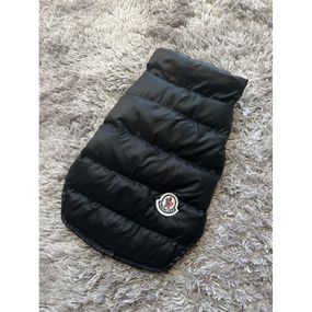 Брендовая зимняя жилетка для собак MONCLER, без капюшона, на кропках, черная