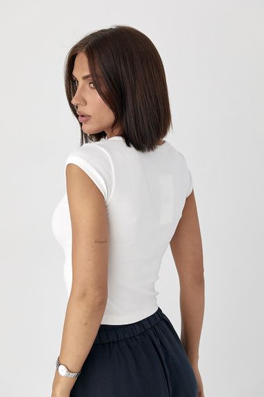 Приталена футболка на ґудзиках - молочний цвет, S (є розміри) | Зображення 1