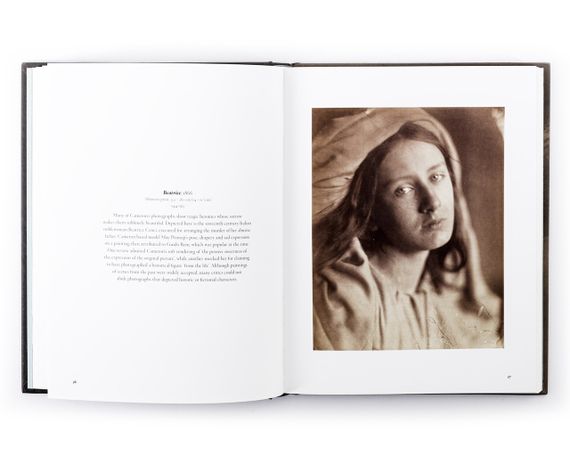 Книга для фотографов о портретной фотографии Джулии Маргарет Камерон Julia Margaret Cameron: Arresting Beauty | Зображення 2
