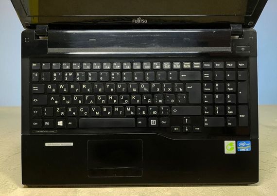 Ноутбук Б-класс Fujitsu LifeBook AH552 / 15.6" (1366x768) TN / Intel Core i3-3120M (2 (4) ядра по 2.5 GHz) / 8 GB DDR3 / 500 GB HDD / Intel HD Graphics 4000 / WebCam б/у | Зображення 2